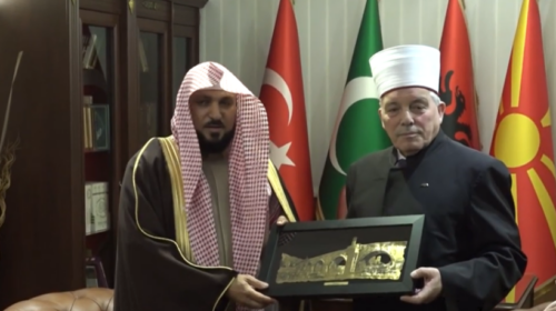(VIDEO) Imami Qabesë arrin në Shkup: Jam këtu për të përcjellë porosinë e paqes