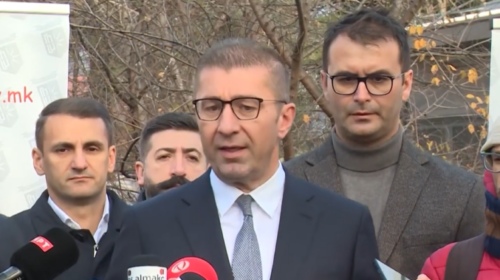 (VIDEO) Mickoski mesazh Qyrës pse nuk e përdori flamurin shtetëror më 28 Nëntor