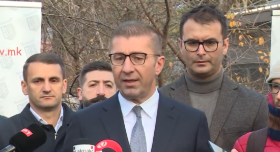 (VIDEO) Mickoski mesazh Qyrës pse nuk e përdori flamurin shtetëror më 28 Nëntor