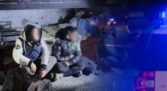 Ndalohen dy të mitur në Kumanovë, transportonin pesë emigrantë