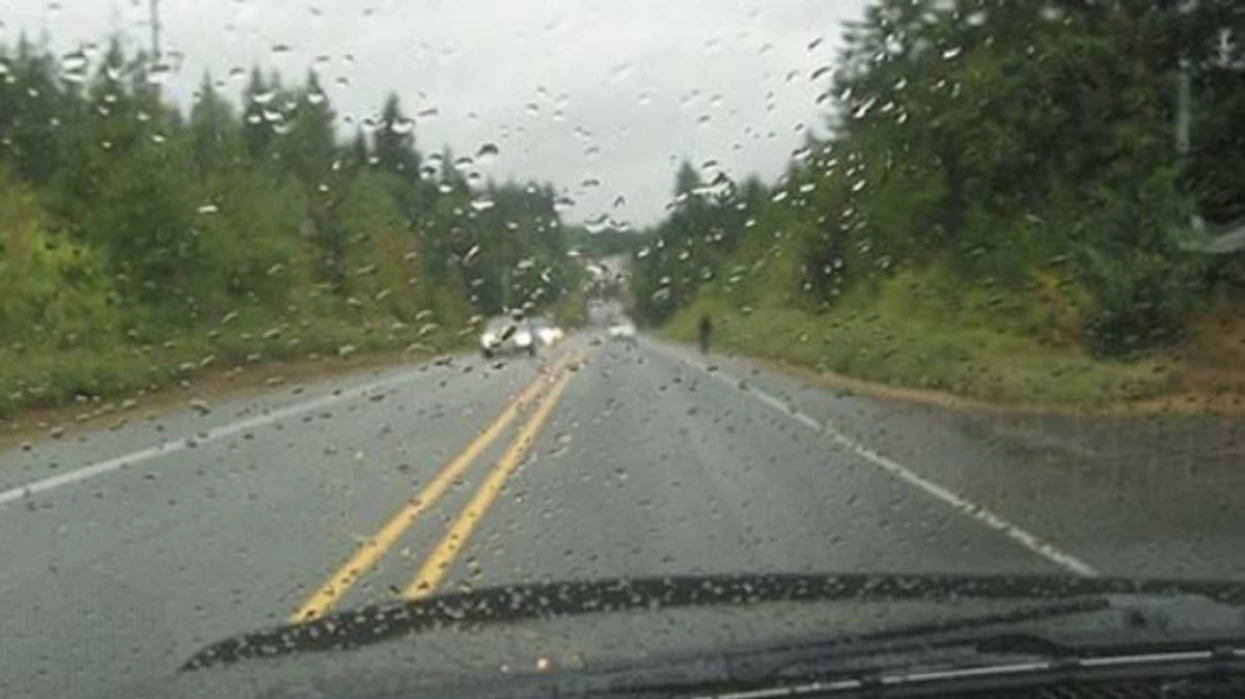 Komunikacioni zhvillohet pa probleme, por në disa segmente rrugët janë me lagështi