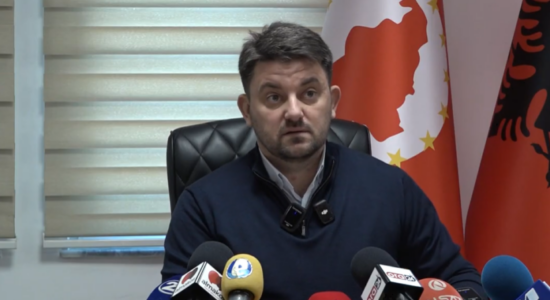 (VIDEO) Elmazi: Komuna e Sarajit ka borxh prej 3 milionë eurove