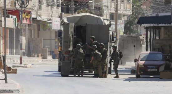 Ushtria izraelite bastis Jeninin në Bregun Perëndimor, nis fushatë arrestimesh