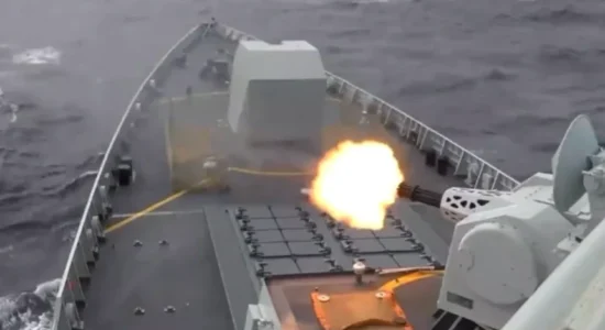 Kina nis stërvitje ushtarake rreth Tajvanit, bllokadë në portet kryesore