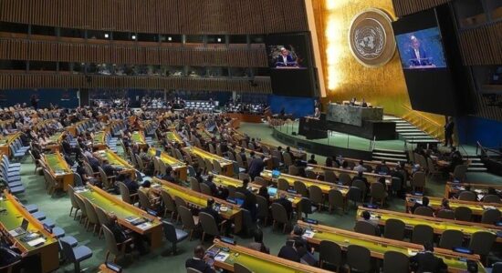 AP-OKB miraton rezolutë që i kërkon Izraelit të mbështesë mbrojtjet e OKB-së dhe të lehtësojë ndihmën në Gaza