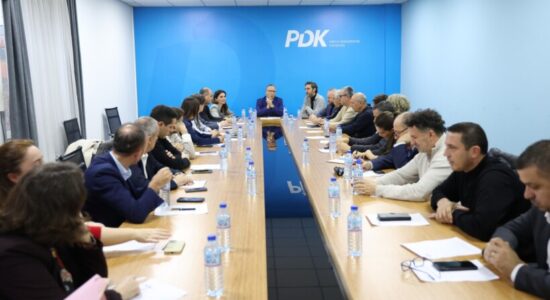 Hamza publikon listën e plotë të kandidatëve për deputetë nga radhët e PDK-së