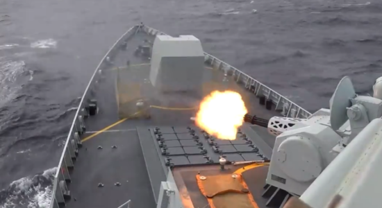 Kina rrit tensionet: Lëshon raketa drejt Tajvanit dhe rrethon ishullin me luftanije