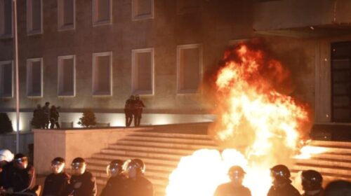 Katër të lënduar në protestën e mbrëmshme në Tiranë