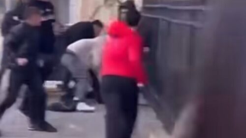 Prokuroria nisë procedurë kundër pesë të miturve për dhunë në oborrin e një shkolle në Saraj