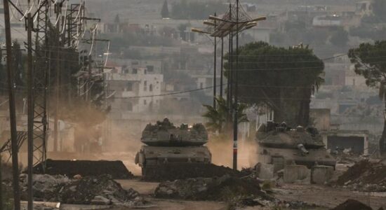Ushtria izraelite nis ofensivë të re në jug të Sirisë