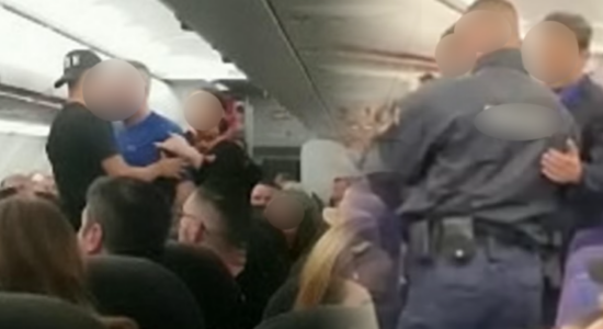 Arrestohet një tifoz nga Sllovakia, 10 të tjerëve nuk iu lejua hyrja në shtet për shkak të sjelljes agresive dhe të pahijshme në aeroplan gjatë fluturimit dhe pas aterimit