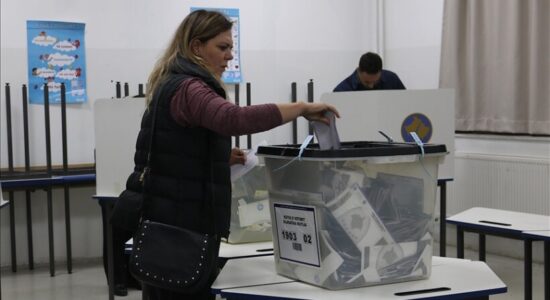 Kosovë, mbi 2 milionë votues me të drejtë vote për zgjedhjet parlamentare të 28 dhjetorit