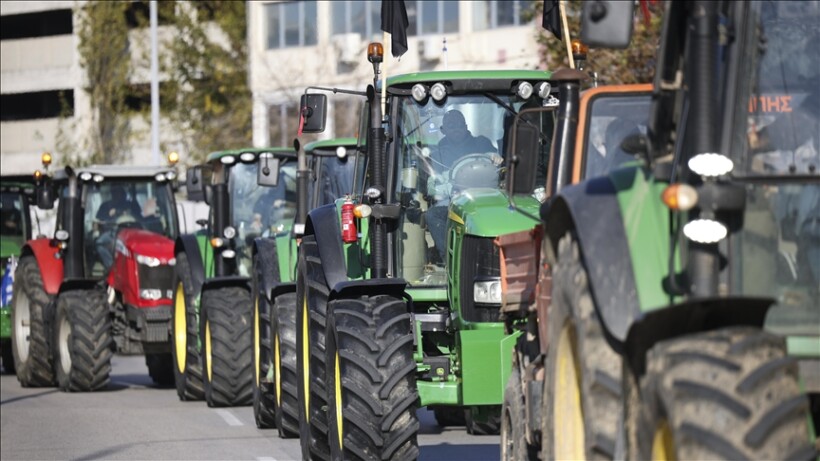 Fermerët në Greqi bllokuan trafikun në portin e Selanikut