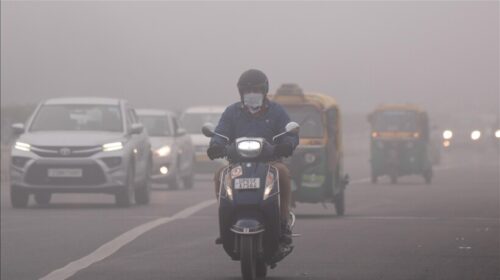 New Delhi vendos kufizime më të rrepta ndërsa smogu i rrezikshëm mbyt qytetin