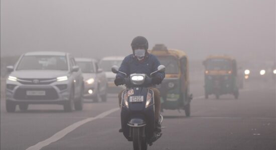 New Delhi vendos kufizime më të rrepta ndërsa smogu i rrezikshëm mbyt qytetin