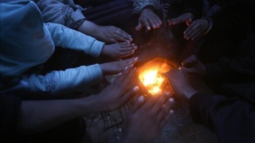 Foshnja tetëmuajshe vdiq nga i ftohti në Gaza, mijëra familje në rrezik si pasojë e motit të keq