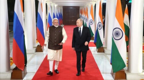 Putini merr pjesë në ceremoninë presidenciale para samitit Indi-Rusi në New Delhi