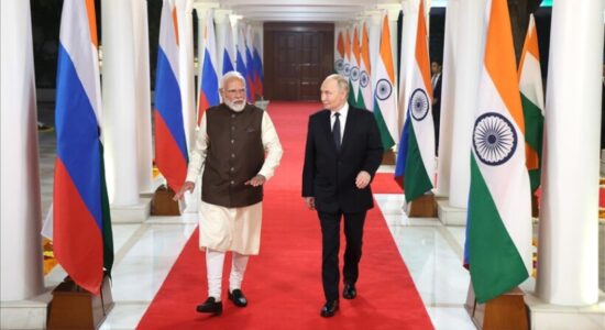 Putini merr pjesë në ceremoninë presidenciale para samitit Indi-Rusi në New Delhi