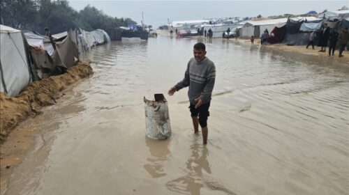 Gaza goditet nga stuhia që përmbyti kampet me tenda, përkeqësohen kushtet për të zhvendosurit