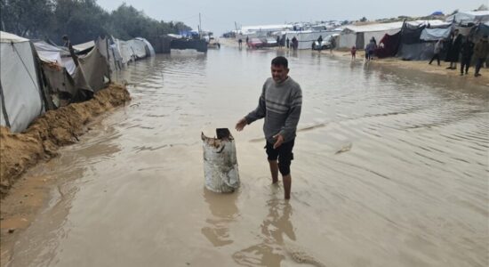 Gaza goditet nga stuhia që përmbyti kampet me tenda, përkeqësohen kushtet për të zhvendosurit