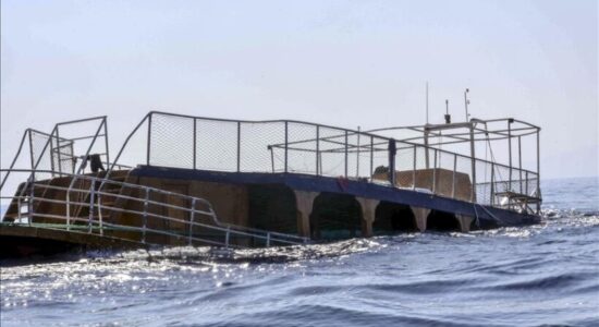 Indonezi, vazhdojnë kërkimet për 21 persona të zhdukur pas fundosjes së varkave, përfshirë 4 turistë spanjollë