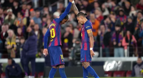 Barcelona mposht Osasunën me dy golat e Raphinhas