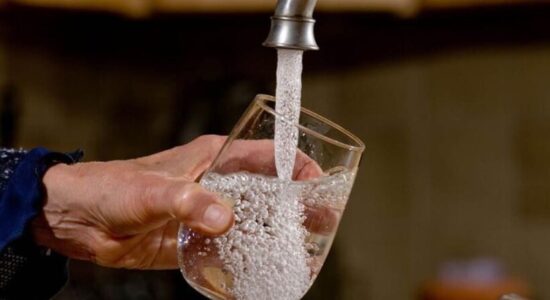 Raporti javor: Uji në Shkup është i sigurtë për t’u pirë