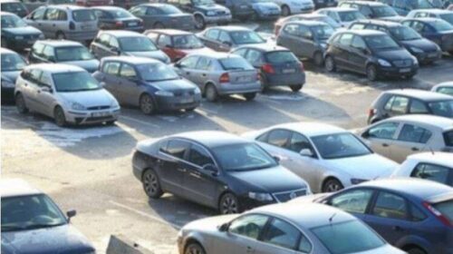 (VIDEO) Rritën çmimin e regjistrimit të automjeteve, dhjetë kompani sigurimesh gjobiten me 276.000 euro