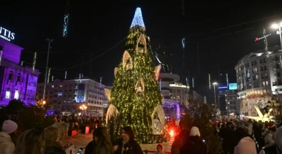 Bota e përcjellë vitin e vjetër, vitin 2026 të parët do ta presin Kiribati, ndërsa të fundit Samoa amerikane, Bejker dhe Haulend