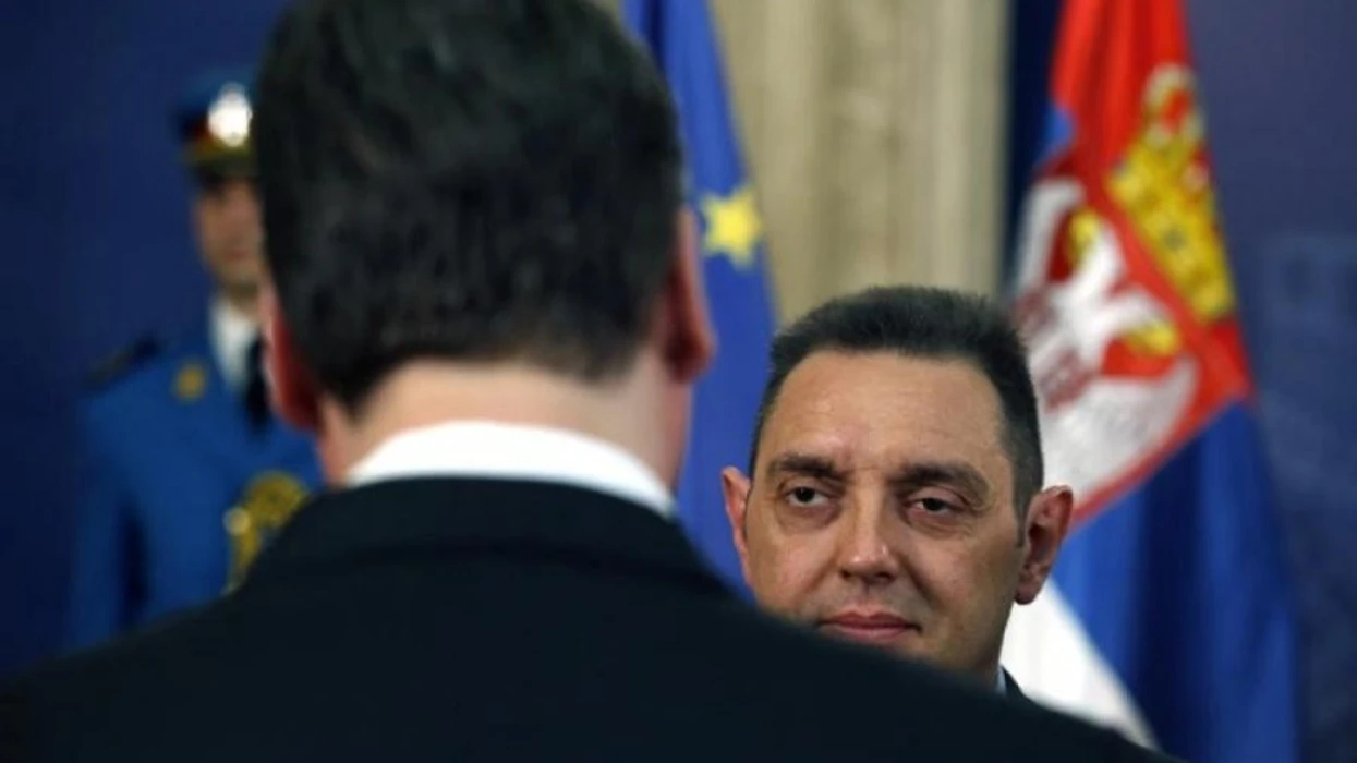 Si po e nxit Vulini  Botën Serbe  përmes referendumit të detyrueshëm në Serbi