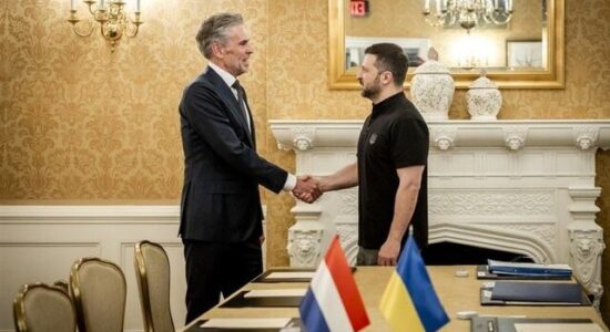 Zelensky në Hagë thekson nevojën për garanci sigurie në rast paqeje në Ukrainë