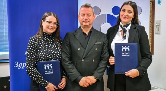 Fondacioni “Trajçe Mukaetov” ndau 40 bursa për vitin akademik 2025/2026