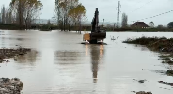 Situatë e rënduar nga moti i keq, 851 të evakuuar në Durrës