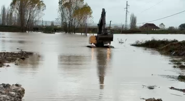 Situatë e rënduar nga moti i keq  851 të evakuuar në Durrës