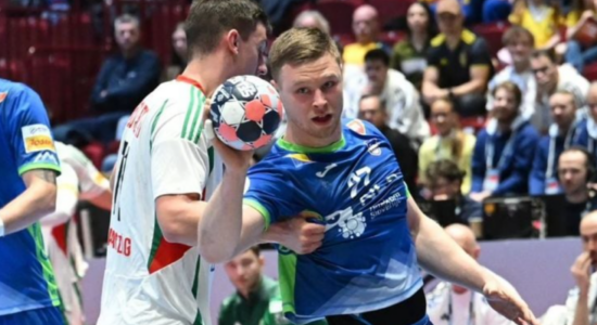 Sllovenia e fiton Hungarinë, mbetet në garë për plej of të Europianit