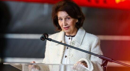 Siljanovska Davkova i dorëzoi në Kuvend propozimet për dy anëtarë të Këshillit Gjyqësor