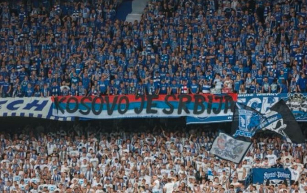 UEFA gjobit sërish skuadrën polake për banerin  Kosova është Serbi 