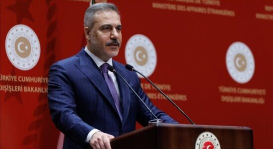 Fidan paralajmëron kundër sulmit të SHBA-së ndaj Iranit: “Gabim të fillosh luftën përsëri”