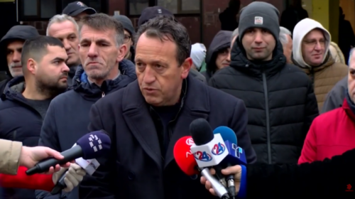 (VIDEO) Protestuan të punësuarit në postë, nuk e kanë marrë pagën e dhjetorit