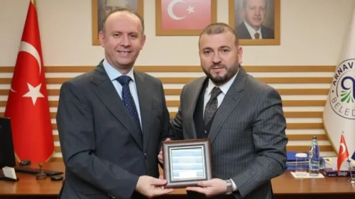 Gashi zhvillon takim me kryebashkiakun e Arnavutköy në Stamboll