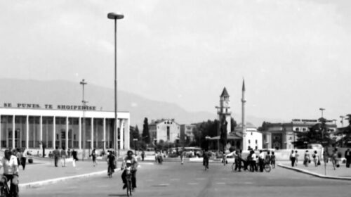 Rihapja e xhamisë së Et’hem Beut 35 vite më parë, fund zyrtar i ateizmit komunist dhe ngadhënjim i fjalës së Zotit