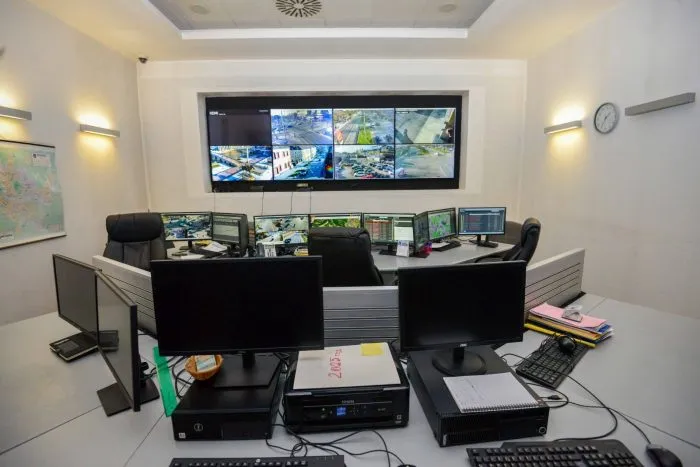 Peticion në qeveri, kërkohet që të ketë gjoba për hedhjen e mbeturinave nëpërmjet “Safe City”