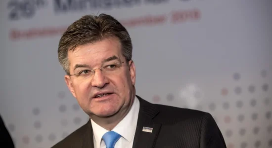 Lajçak jep dorëheqje pasi i doli emri në dosjen Epstein