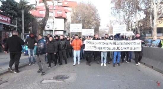 (VIDEO) Dënimit i Faton Lurit, qytetarët në protestë paqësore kërkuan ulje të dënimit