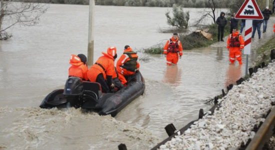 Situata në Shqipëri: 1 mijë e 587 banesa dhe 13 mijë e 211 hektarë tokë të përmbytura