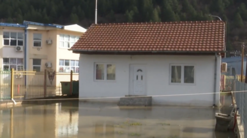 (VIDEO) Kërçovë, ka arritur në 150 numri i personave të evakuar për shkak të vërshimeve