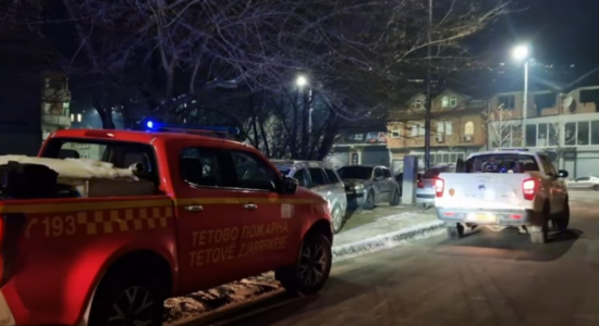 Një banesë është përfshirë nga flakët në Tetovë, raportohet për një te vdekur