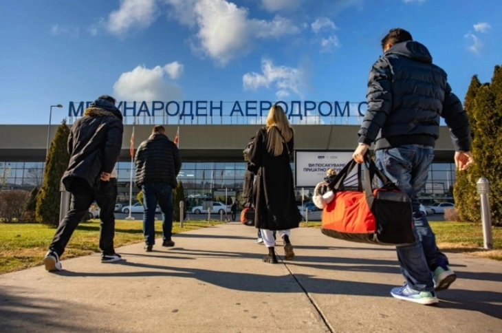 Në aeroportet e Maqedonisë vitin e kaluar janë transportuar 3,5 milionë udhëtarë, rritje prej nëntë përqindëve në nivel vjetor