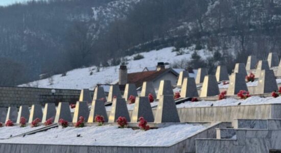 (VIDEO) Liderët shtetërorë kërkojnë drejtësi për Masakrën e Reçakut