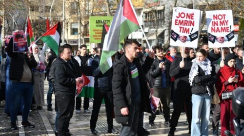 Në tubimin propalestinez në Tiranë, protestohet kundër vizitës së kryeministrit Edi Rama në Izrael